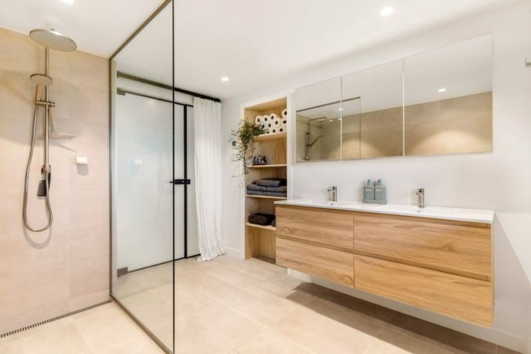 Photo of property in 1/3 Swann Beach Road, Stanmore Bay, Whangaparaoa, 0932