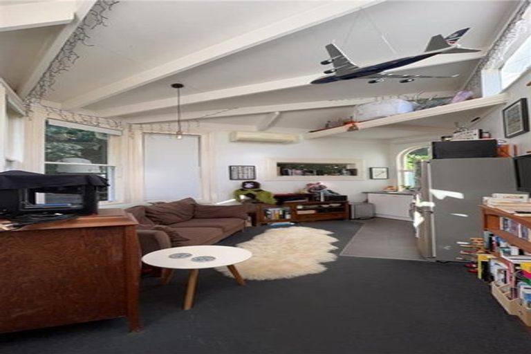 Photo of property in 4 Rangiora Avenue, Kaiwharawhara, Wellington, 6035