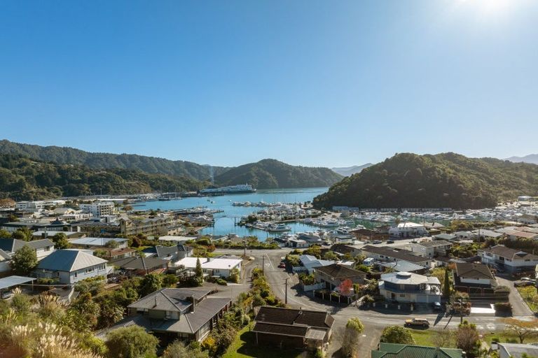 Photo of property in 12 Russell Street, Picton, 7220