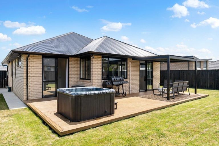 Photo of property in 4 Orawahi Road, Glenbrook, 2681