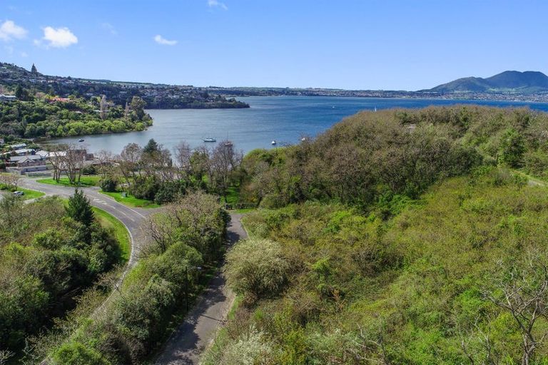 Photo of property in 7 Parawera Drive, Acacia Bay, Taupo, 3330