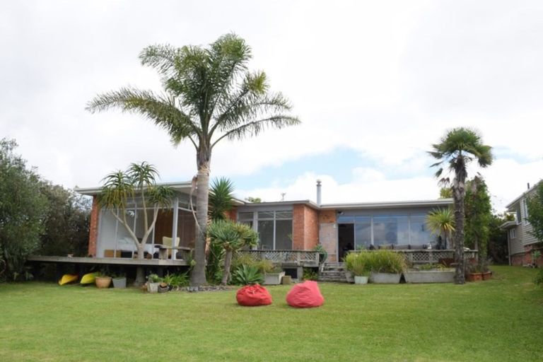 Photo of property in 42 Covil Avenue, Te Atatu South, Auckland, 0610