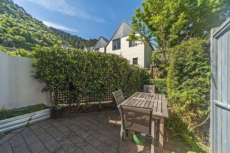 Photo of property in 9/14 Harriett Street, Thorndon, Wellington, 6011