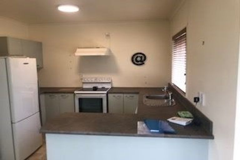 Photo of property in 34 Taioma Crescent, Te Atatu Peninsula, Auckland, 0610