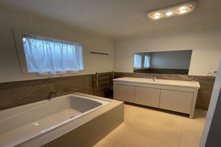 Photo of property in 73 Triangle Road, Massey, Auckland, 0614