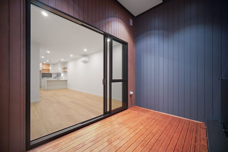 Photo of property in 6 Puihi Crescent, Massey, 0614