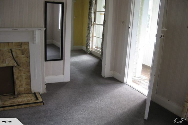 Photo of property in 12 Tanera Crescent, Brooklyn, Wellington, 6021