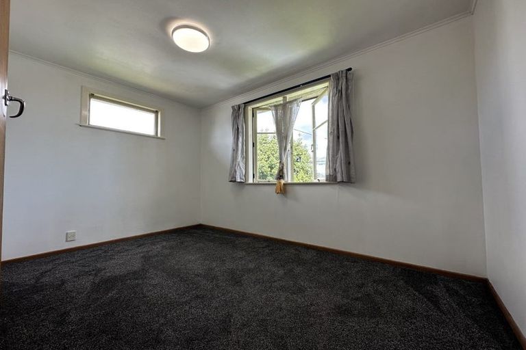 Photo of property in 5 Sherwood Avenue, Te Atatu South, Auckland, 0610