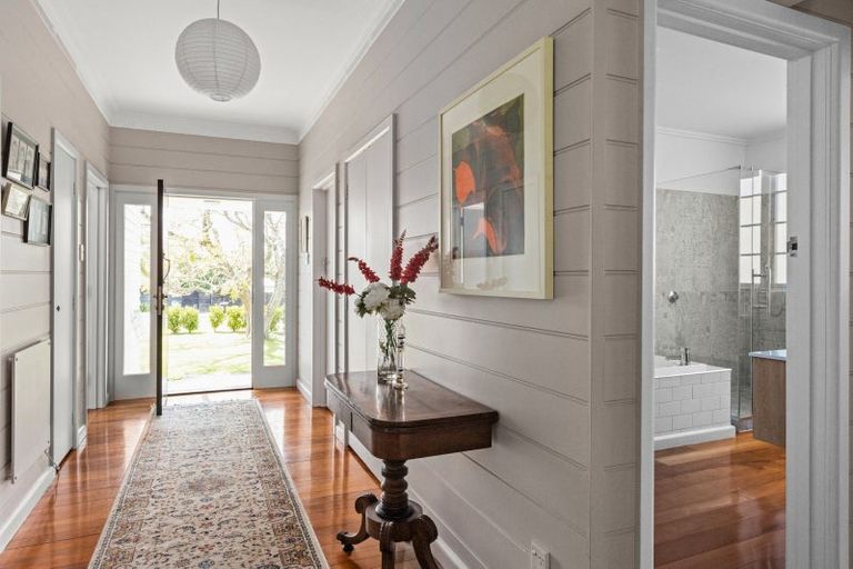 Photo of property in 28 Tauroa Road, Havelock North, 4130