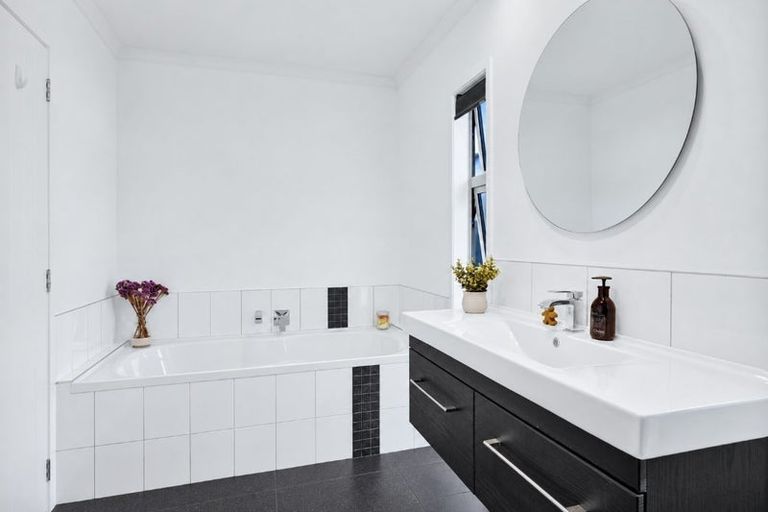 Photo of property in 427 Cardiff Road, Pembroke, Stratford, 4391