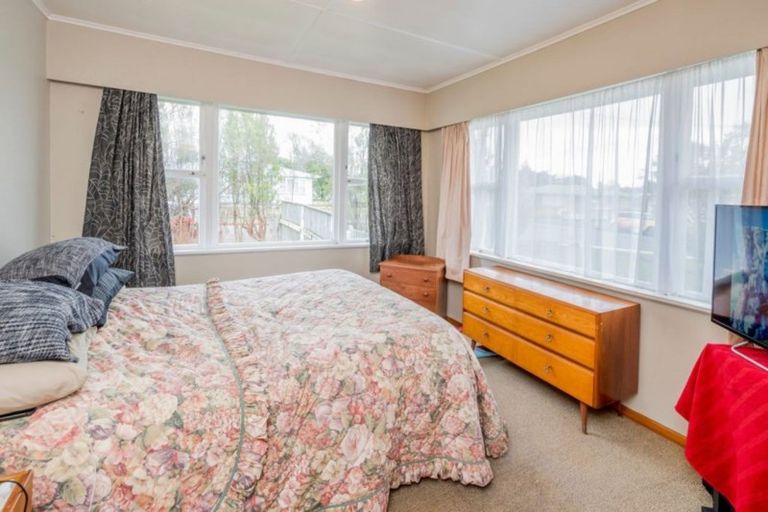 Photo of property in 18 Clyde Street, Levin, 5510