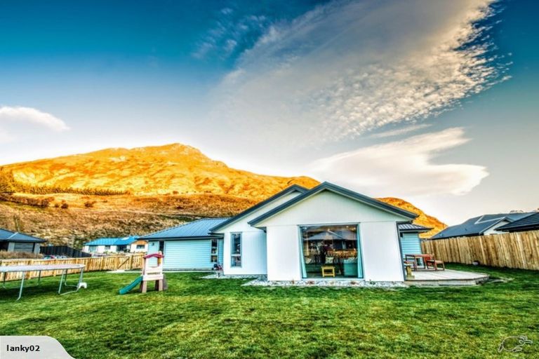 Photo of property in 37 Myles Way, Lower Shotover, Queenstown, 9304