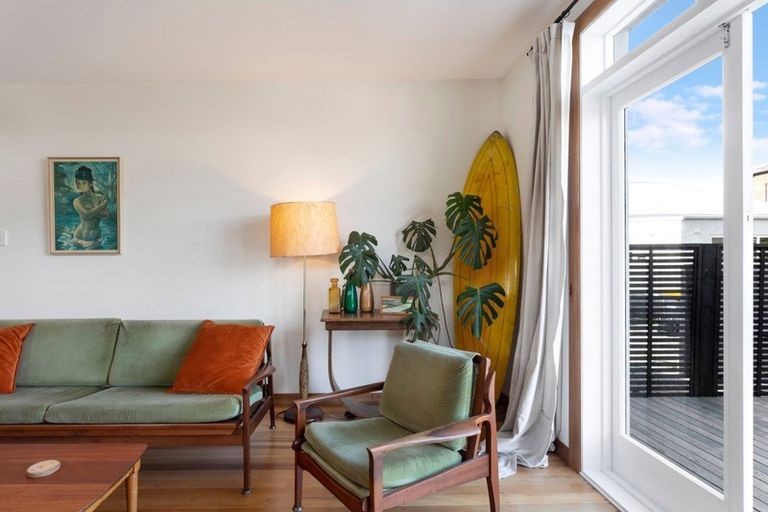 Photo of property in 92 Hargest Crescent, Saint Clair, Dunedin, 9012