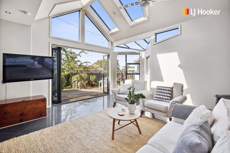 Photo of property in 85 Hargest Crescent, Saint Clair, Dunedin, 9012