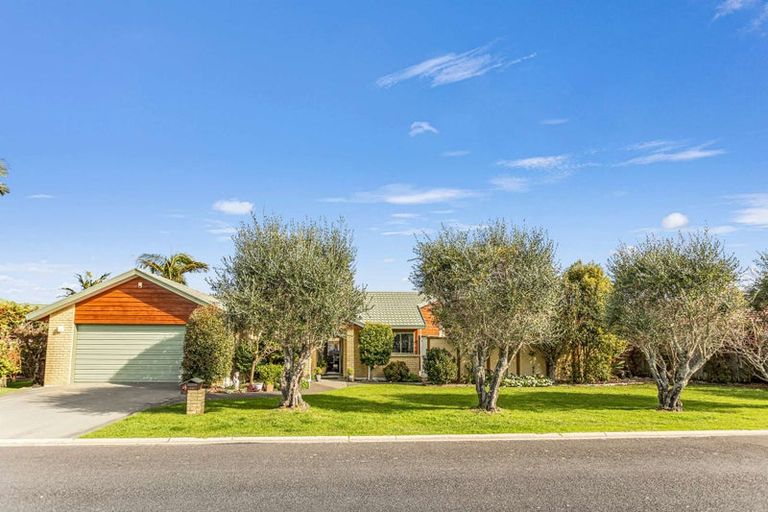 Photo of property in 4 Mayfair Close, Whitianga, 3510