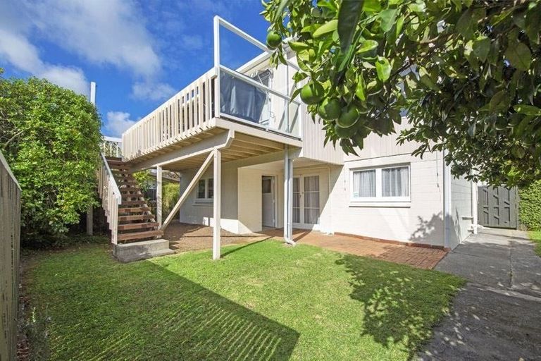 Photo of property in 76 Beechdale Crescent, Pakuranga Heights, Auckland, 2010