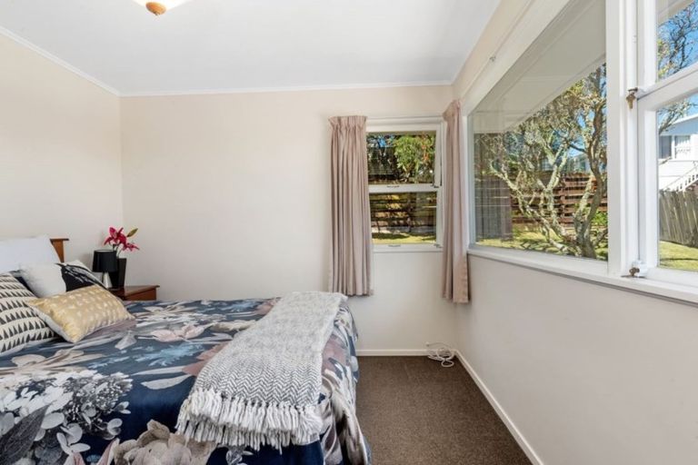 Photo of property in 13 Weatherly Road, Torbay, Auckland, 0630