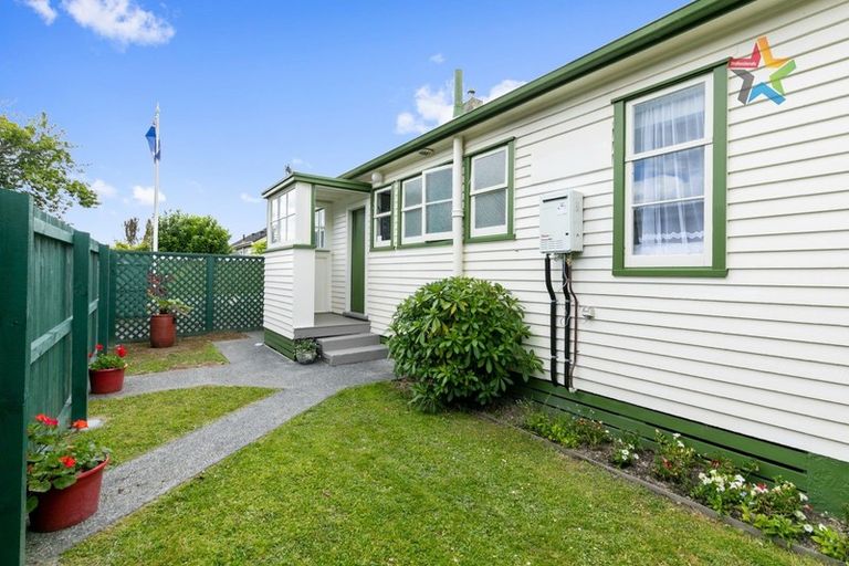 Photo of property in 32 Naenae Road, Naenae, Lower Hutt, 5011