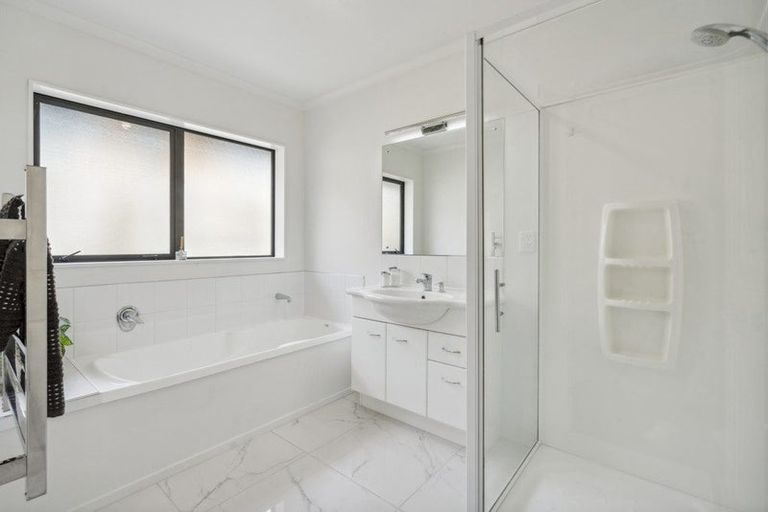 Photo of property in 41 King Charles Drive, Kingsley Heights, Upper Hutt, 5018