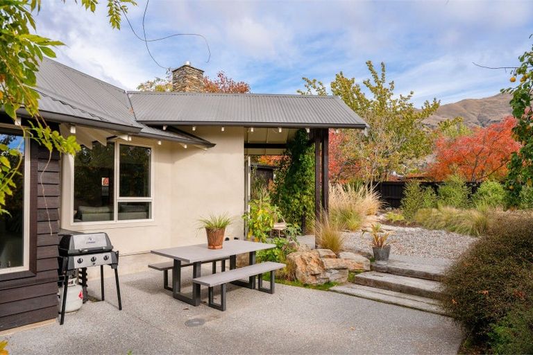 Photo of property in 92 Meadowstone Drive, Wanaka, 9305