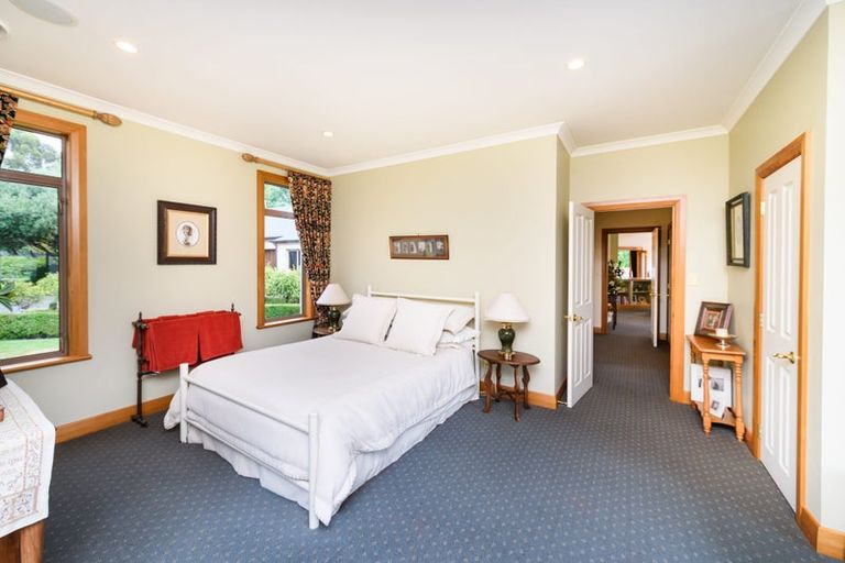 Photo of property in 5 Waicola Drive, Fitzherbert, Palmerston North, 4471