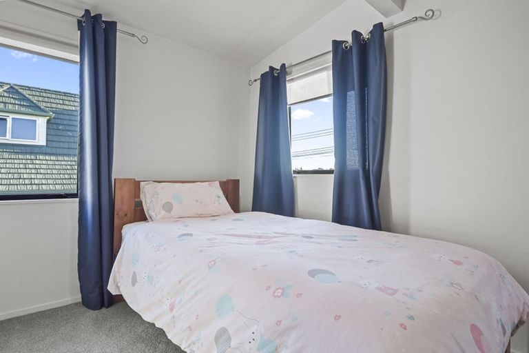Photo of property in 1/66 Browns Bay Road, Rothesay Bay, Auckland, 0630