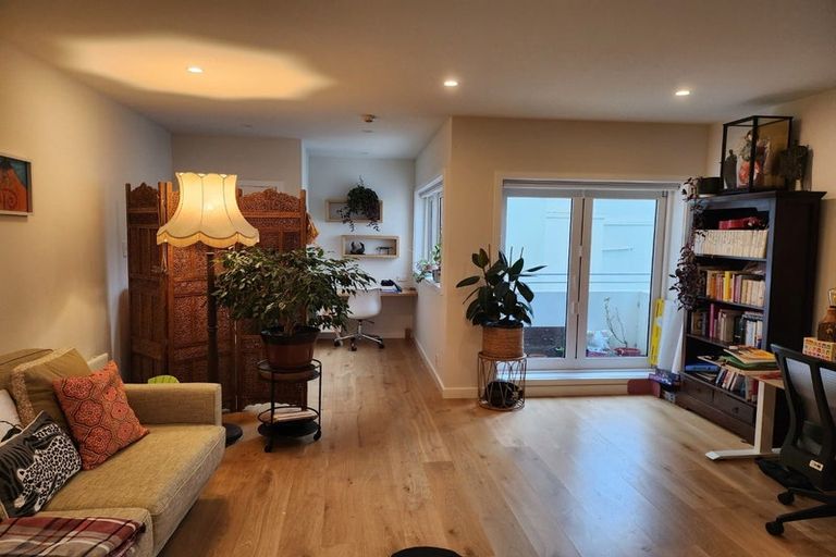 Photo of property in Rehutai Flats, 6/268 Oriental Parade, Oriental Bay, Wellington, 6011