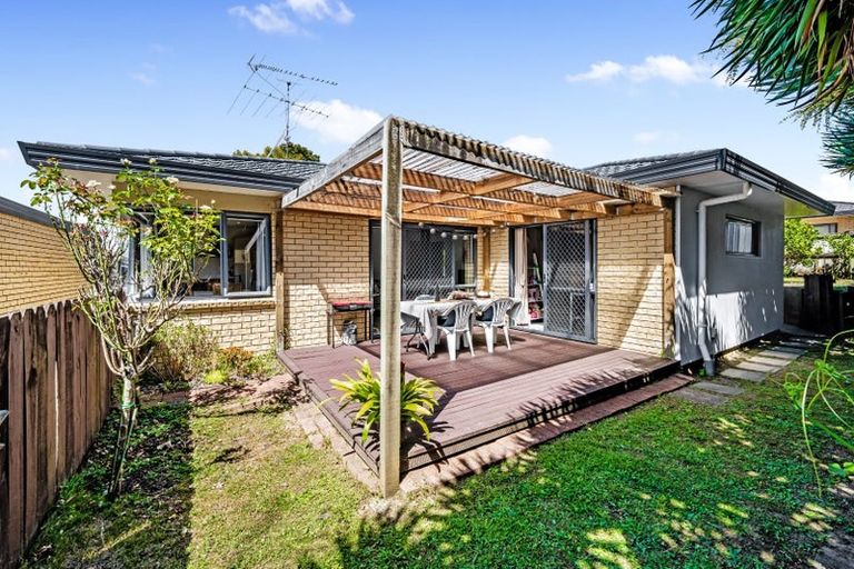 Photo of property in 2/19 Howe Street, Howick, Auckland, 2014