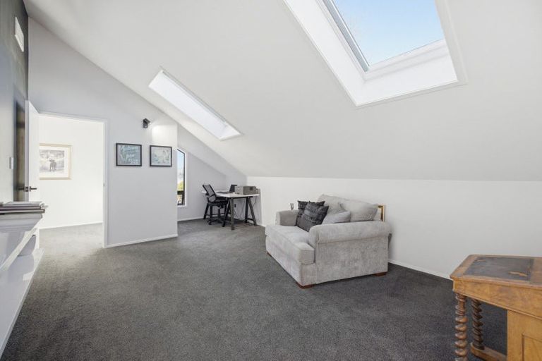 Photo of property in 253 Devonport Road, Tauranga, 3110