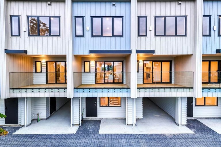 Photo of property in 4/11 Hereford Street, Te Atatu Peninsula, Auckland, 0610