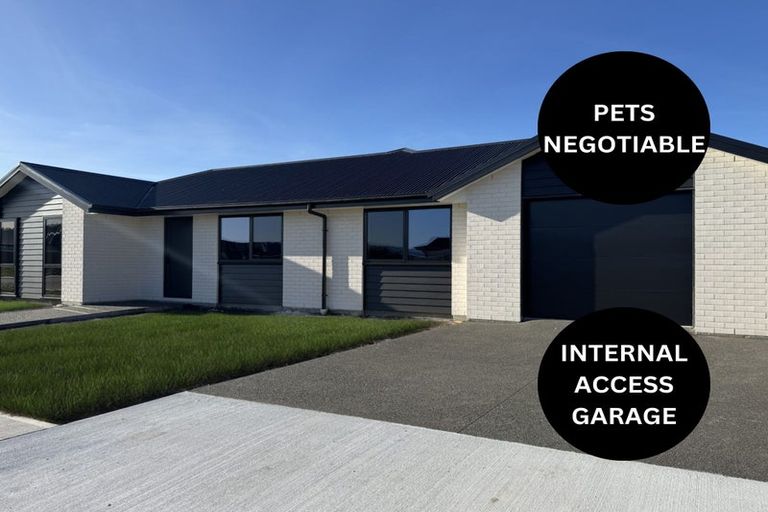 Photo of property in 2/232 Marine Parade, New Brighton, Christchurch, 8061