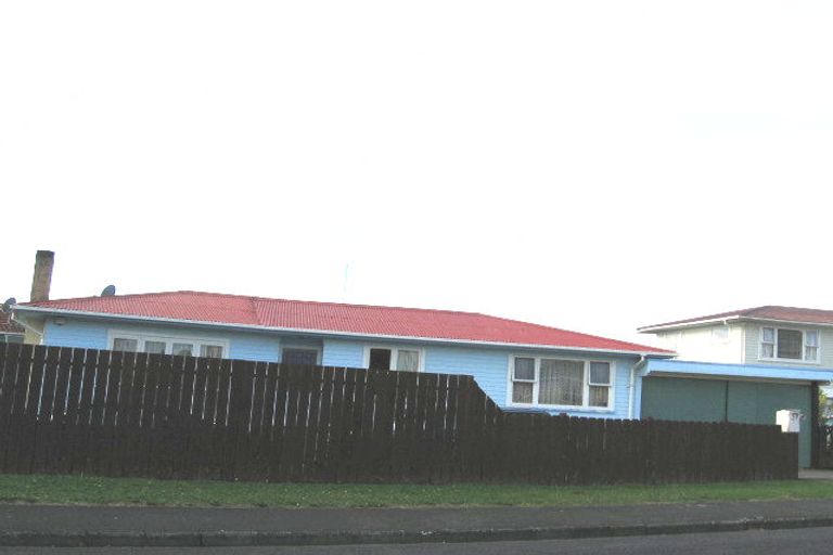 Photo of property in 23 Montmere Avenue, Te Atatu Peninsula, Auckland, 0610