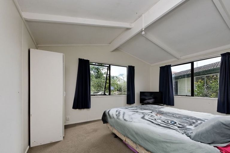 Photo of property in 20 Serwayne Place, Sunnyvale, Auckland, 0612