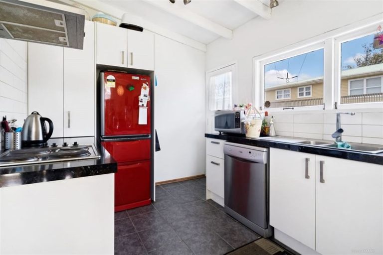 Photo of property in 1/40 Edgeworth Road, Glenfield, Auckland, 0629