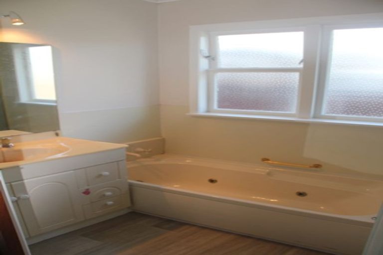 Photo of property in 27 Rosebank Avenue, Avalon, Lower Hutt, 5011