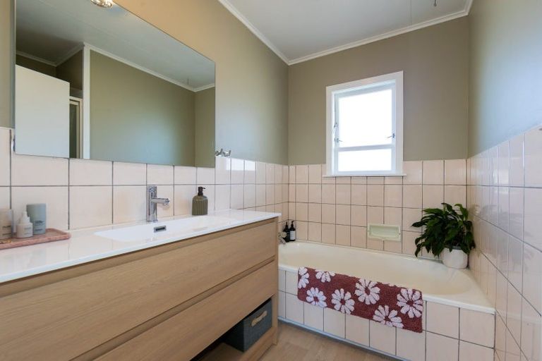Photo of property in 33 Norwich Crescent, Tamatea, Napier, 4112