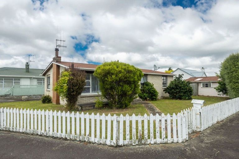 Photo of property in 56 Tennyson Street, Dannevirke, 4930