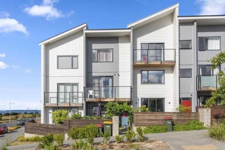 Photo of property in 75 Te Oneroa Way, Long Bay, Auckland, 0630