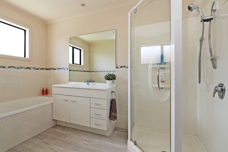 Photo of property in 205 Frimley Oaks, Frimley, Hastings, 4120