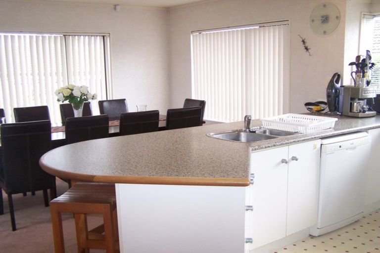 Photo of property in 76 Burswood Drive, Burswood, Auckland, 2013