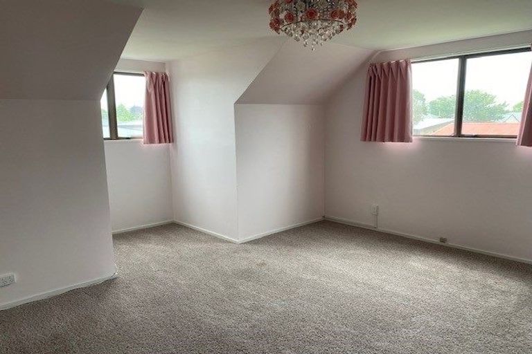 Photo of property in 2/7 Rhyl Place, Bryndwr, Christchurch, 8053