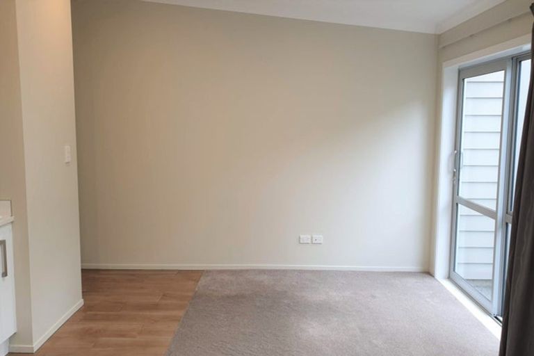 Photo of property in 9/19 Collins Avenue, Tawa, Wellington, 5028