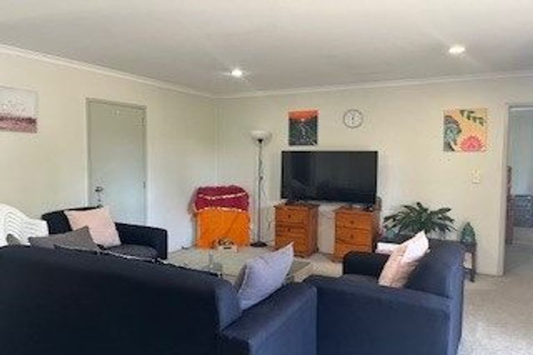 Photo of property in 2 Amsterdam Place, Avondale, Auckland, 0600