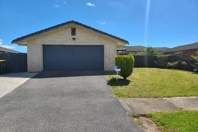 Photo of property in 27 Tussock Avenue, Mangere, Auckland, 2022