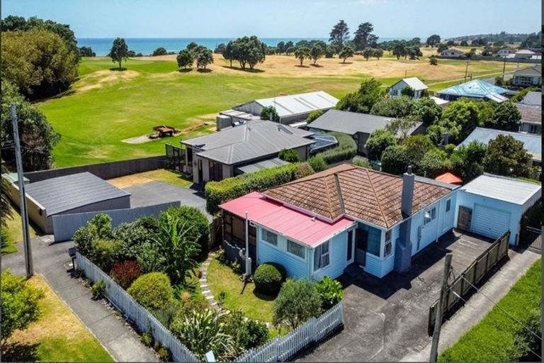 Photo of property in 17 Record Street, Fitzroy, New Plymouth, 4312
