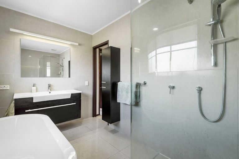 Photo of property in 32 Onetaunga Road, Chatswood, Auckland, 0626