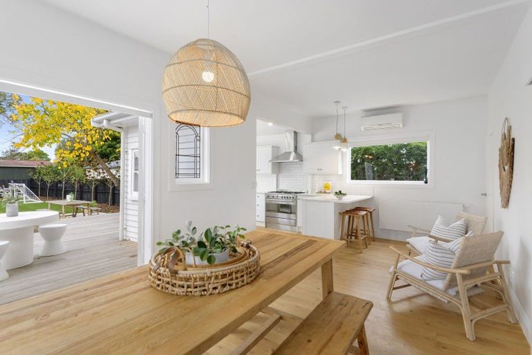 Photo of property in 64 Wilsons Road, Saint Martins, Christchurch, 8022