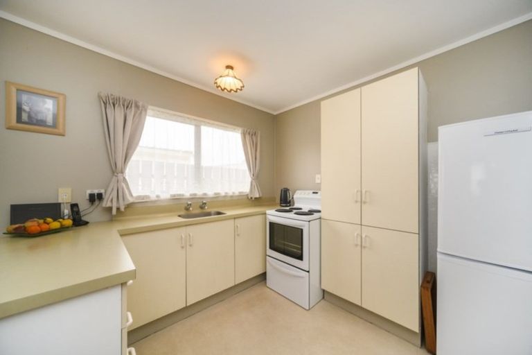 Photo of property in 28 Chatsworth Place, Highbury, Palmerston North, 4412