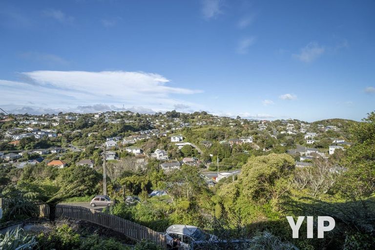 Photo of property in 106 Ruskin Road, Newlands, Wellington, 6037