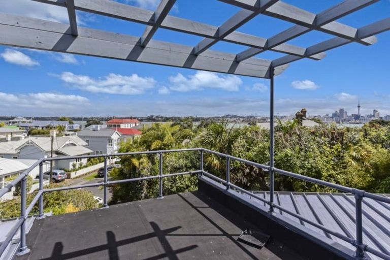 Photo of property in 9 Garden Terrace, Devonport, Auckland, 0624
